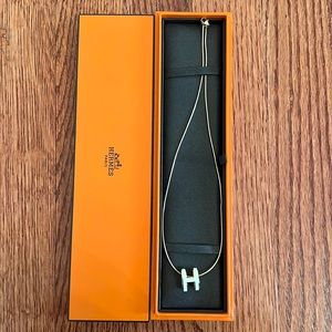 Hermes necklace in yellow gold and white has been worn